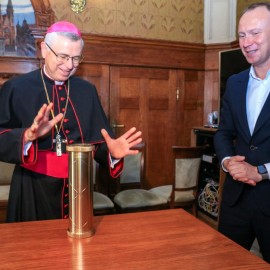 powiększ zdjęcie: Nasze przesłanie do przyszłych pokoleń - zamykamy kapsułę czasu na wieki