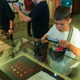 powiększ zdjęcie: Nasze przesłanie do przyszłych pokoleń - zamykamy kapsułę czasu na wieki