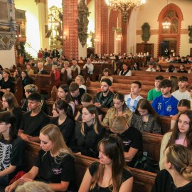 powiększ zdjęcie: Nasze przesłanie do przyszłych pokoleń - zamykamy kapsułę czasu na wieki