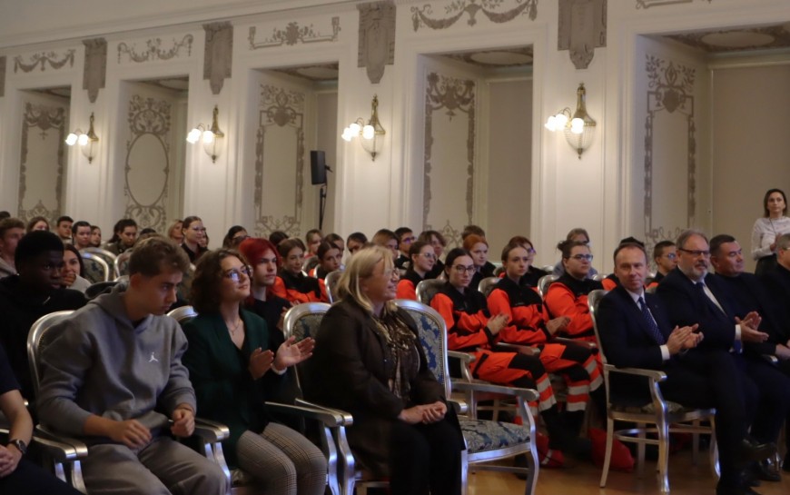 Legniccy uczniowie wzięli udział w Wielkiej Prelekcji o Honorowym Krwiodawstwie