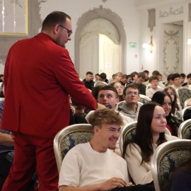 powiększ zdjęcie: Legniccy uczniowie wzięli udział w Wielkiej Prelekcji o Honorowym Krwiodawstwie