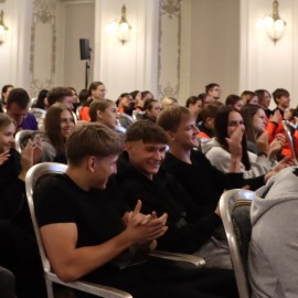 powiększ zdjęcie: Legniccy uczniowie wzięli udział w Wielkiej Prelekcji o Honorowym Krwiodawstwie