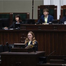 powiększ zdjęcie: Legniccy uczniowie w Sejmie Dzieci i Młodzieży