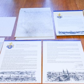 powiększ zdjęcie: Nowa kapsuła czasu już na wieży katedry