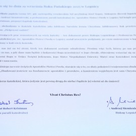 powiększ zdjęcie: Nowa kapsuła czasu już na wieży katedry