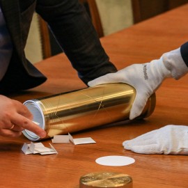 powiększ zdjęcie: Nowa kapsuła czasu już na wieży katedry