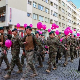 powiększ zdjęcie: Marsz Ku Zdrowiu w Legnicy