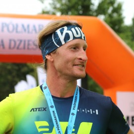 powiększ zdjęcie: XIV Legnicki Półmaraton - setki biegaczy na ulicach Legnicy