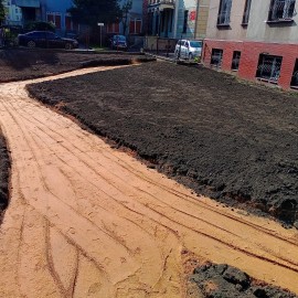 powiększ zdjęcie: W centrum miasta powstaje skwer ze strefą wypoczynku