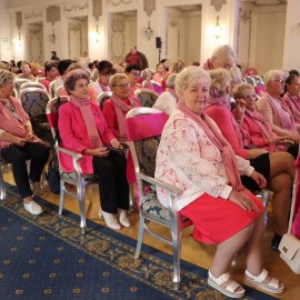 powiększ zdjęcie: Legnica w różu: setki kobiet zadbały o zdrowie i dobre samopoczucie