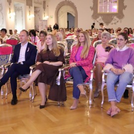 powiększ zdjęcie: Legnica w różu: setki kobiet zadbały o zdrowie i dobre samopoczucie