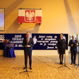 powiększ zdjęcie: Miejskie obchody Dnia Edukacji Narodowej w II Liceum Ogólnokształcącym