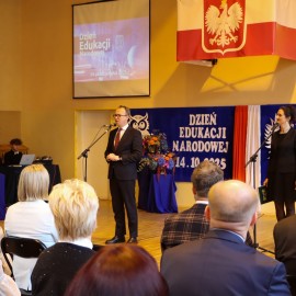 powiększ zdjęcie: Miejskie obchody Dnia Edukacji Narodowej w II Liceum Ogólnokształcącym