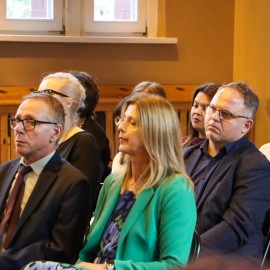 powiększ zdjęcie: Miejskie obchody Dnia Edukacji Narodowej w II Liceum Ogólnokształcącym