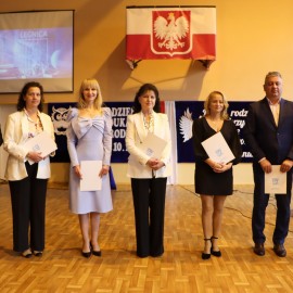 powiększ zdjęcie: Miejskie obchody Dnia Edukacji Narodowej w II Liceum Ogólnokształcącym