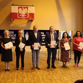 powiększ zdjęcie: Miejskie obchody Dnia Edukacji Narodowej w II Liceum Ogólnokształcącym