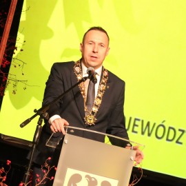 powiększ zdjęcie: Sesja sejmiku województwa w Legnicy. HONORARIO dla Jacka Głomba