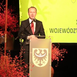 powiększ zdjęcie: Sesja sejmiku województwa w Legnicy. HONORARIO dla Jacka Głomba