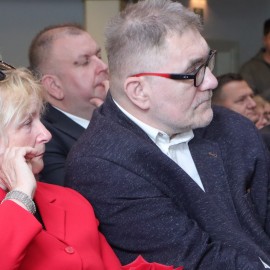 powiększ zdjęcie: Sesja sejmiku województwa w Legnicy. HONORARIO dla Jacka Głomba