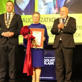 powiększ zdjęcie: Sesja sejmiku województwa w Legnicy. HONORARIO dla Jacka Głomba