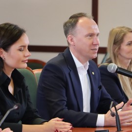 powiększ zdjęcie: Młodzieżowa Rada Miejska Legnicy rozpoczęła swoją kadencję