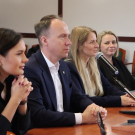 powiększ zdjęcie: Młodzieżowa Rada Miejska Legnicy rozpoczęła swoją kadencję