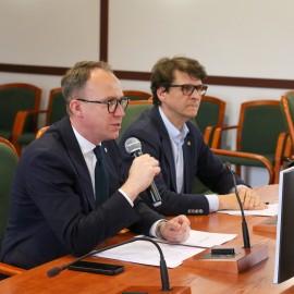 powiększ zdjęcie: Projekt herbu miasta z pozytywną opinią Komisji Kapituły i Statutu Rady Miejskiej