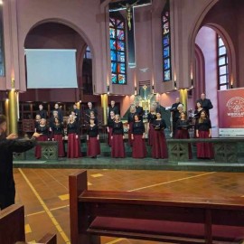 powiększ zdjęcie: Srebrny Dyplom dla legnickiego Chóru Madrygał