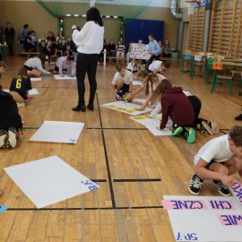 powiększ zdjęcie: By zdrowym być – legniccy uczniowie biorą udział w konkursie profilaktycznym