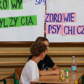 powiększ zdjęcie: By zdrowym być – legniccy uczniowie biorą udział w konkursie profilaktycznym