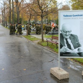 powiększ zdjęcie: Tu spoczywa bohater