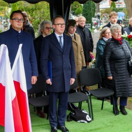 powiększ zdjęcie: Tu spoczywa bohater
