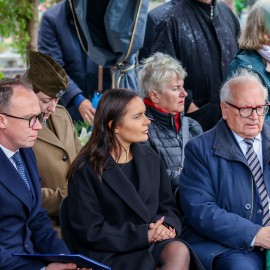 powiększ zdjęcie: Tu spoczywa bohater