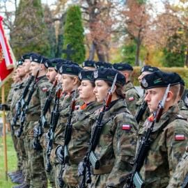 powiększ zdjęcie: Tu spoczywa bohater