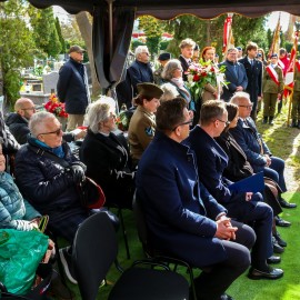 powiększ zdjęcie: Tu spoczywa bohater
