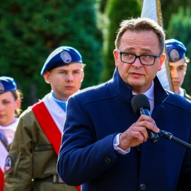 powiększ zdjęcie: Tu spoczywa bohater