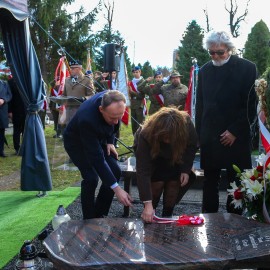 powiększ zdjęcie: Tu spoczywa bohater