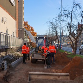powiększ zdjęcie: Rozpoczęła się budowa drogi rowerowej z centrum na os. Kopernika