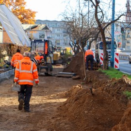 powiększ zdjęcie: Rozpoczęła się budowa drogi rowerowej z centrum na os. Kopernika