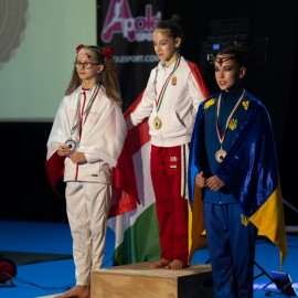 powiększ zdjęcie: Legniczanka zdobyła srebro na mistrzostwach świata w akrobatyce. Gratulujemy