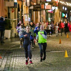 powiększ zdjęcie: Biegli i maszerowali w świątecznym nastroju