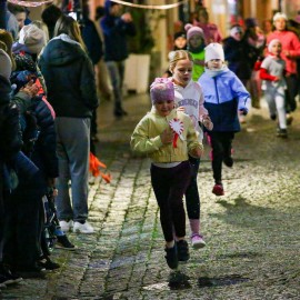 powiększ zdjęcie: Biegli i maszerowali w świątecznym nastroju