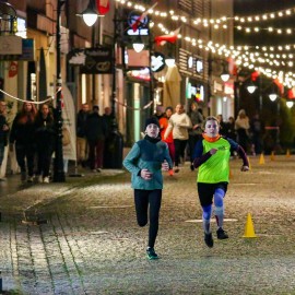 powiększ zdjęcie: Biegli i maszerowali w świątecznym nastroju