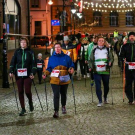 powiększ zdjęcie: Biegli i maszerowali w świątecznym nastroju