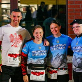 powiększ zdjęcie: Biegli i maszerowali w świątecznym nastroju