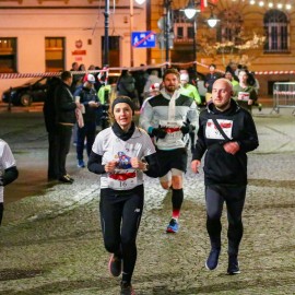 powiększ zdjęcie: Biegli i maszerowali w świątecznym nastroju