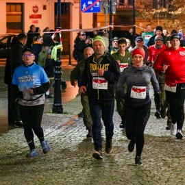 powiększ zdjęcie: Biegli i maszerowali w świątecznym nastroju