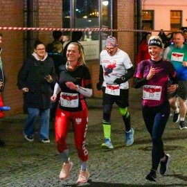 powiększ zdjęcie: Biegli i maszerowali w świątecznym nastroju