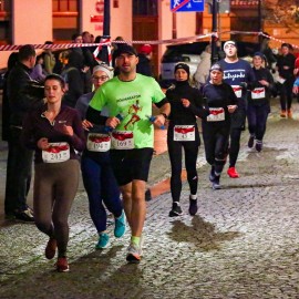 powiększ zdjęcie: Biegli i maszerowali w świątecznym nastroju