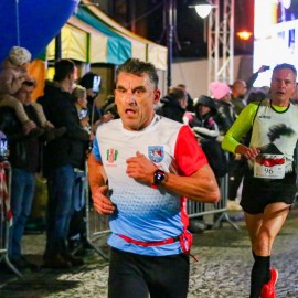 powiększ zdjęcie: Biegli i maszerowali w świątecznym nastroju